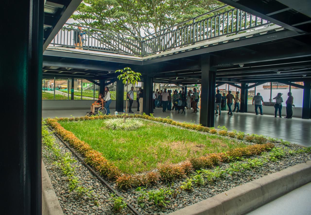 Abriendo caminos de dignidad MinCIT y la Vicepresidencia de la República entregan la Plazoleta Regional de la Paz en Miranda-Cauca