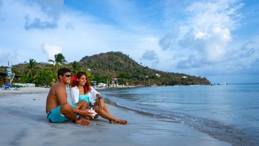 Solos o en pareja, por ocio o recreo, a destinos de playa o naturaleza: así viajan los turistas colombianos